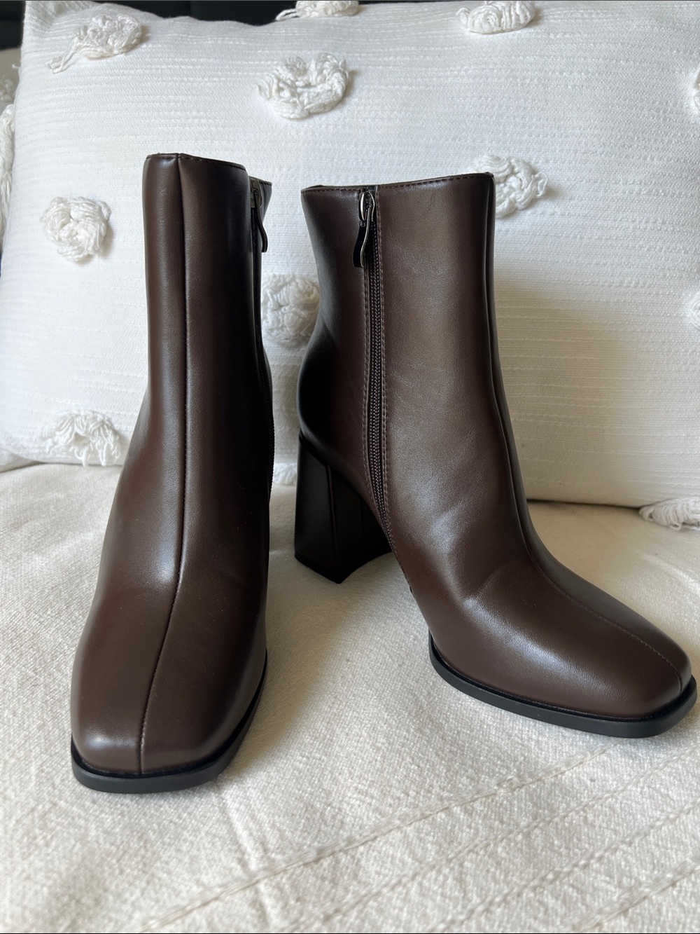 NWOT Wetviro Classic Brown Square-Toe Block Heel Ankle Boots